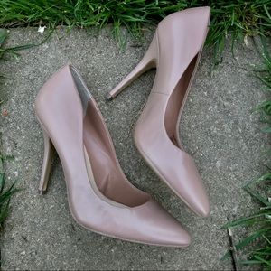 Steve Madden • Basic Nude Heels • 7.5